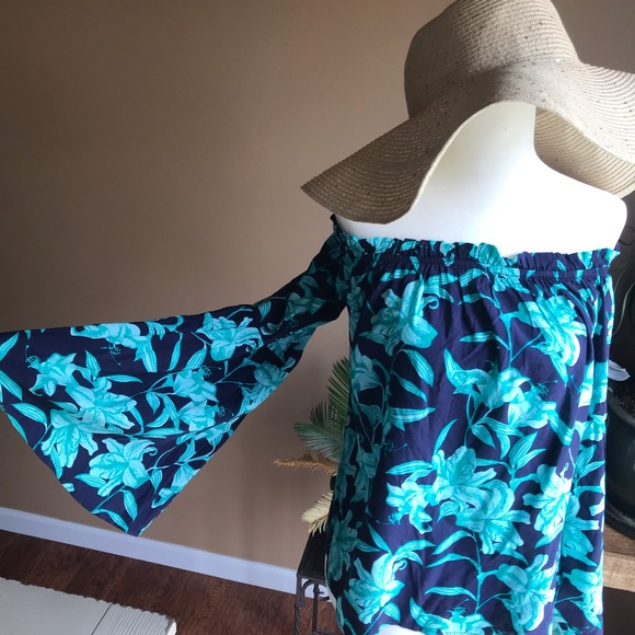 Tops - Off the shoulder floral top